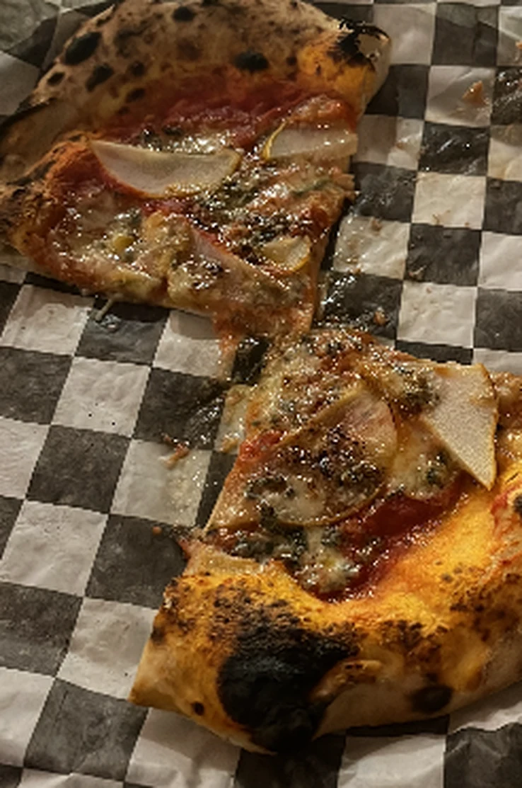 Pizza artesanal fotografada por Maria Camila